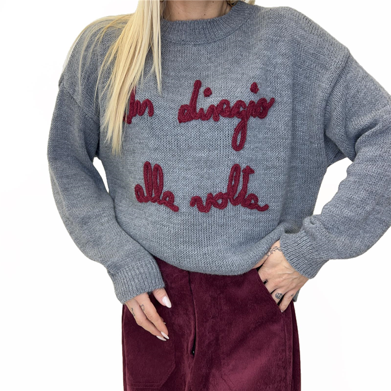 maglioncino con scritta un disagio alla volta 